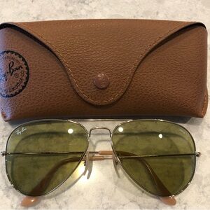 Ray-Ban Aviator Sunglasses with Leather Bag